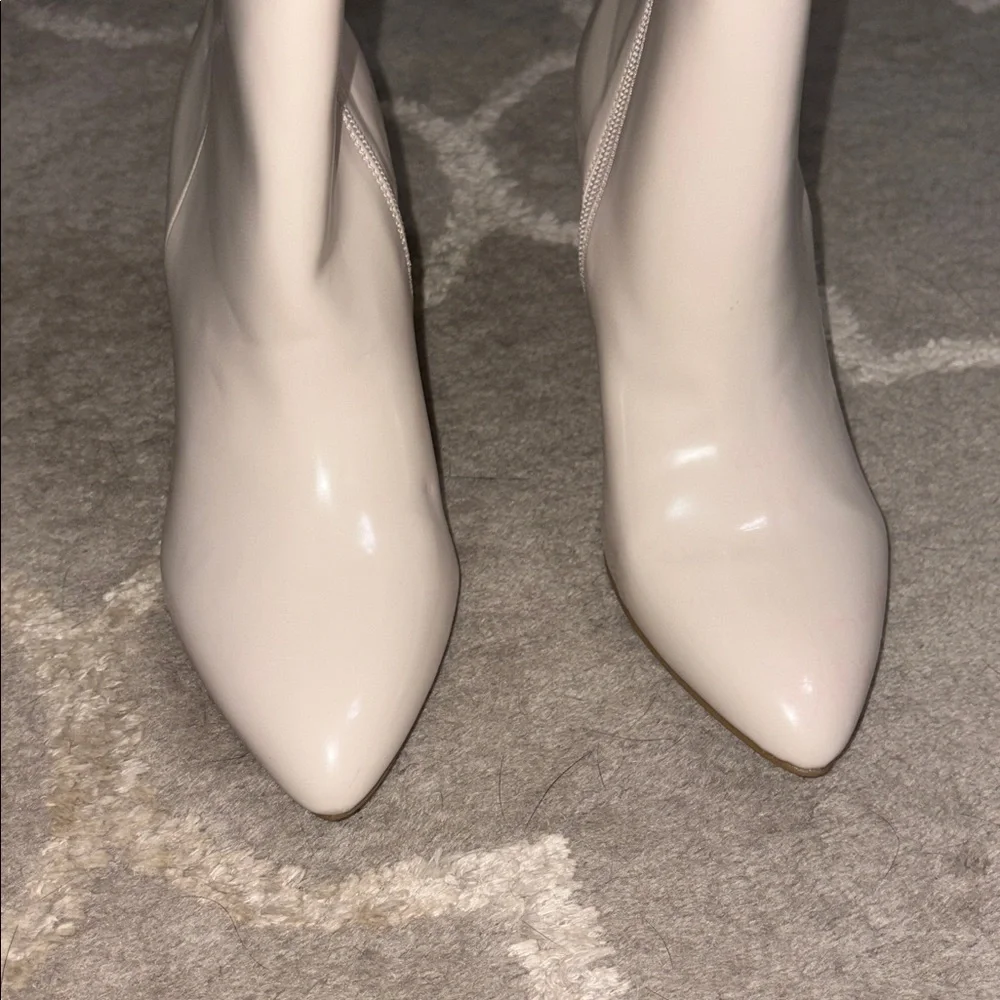 NWOT Dolce Vita Pascal ivory wedge heeled booties Size 7.5